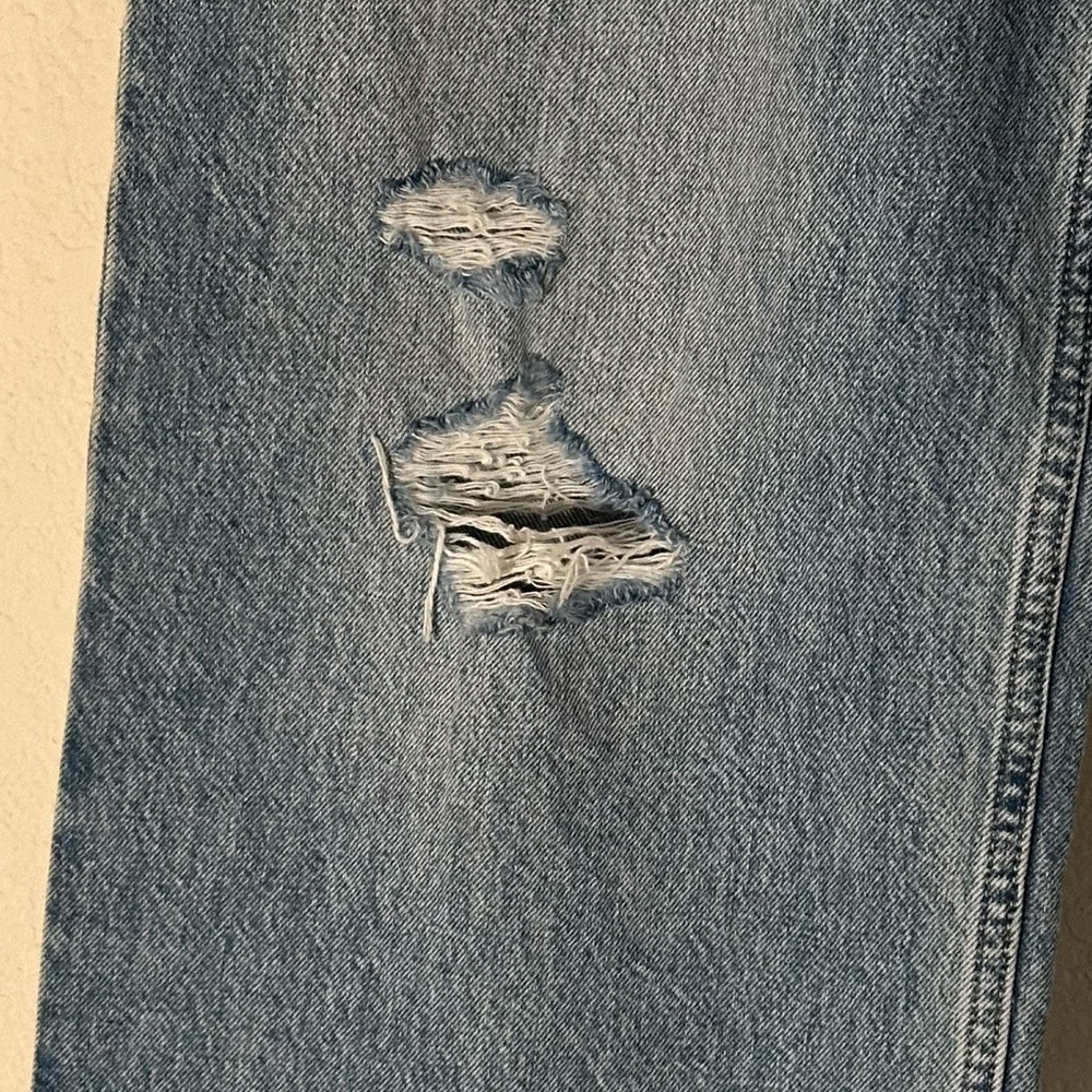 Women’s The Gap, Distressed Blue Jeans,size 12 T. - Picture 7 of 10
